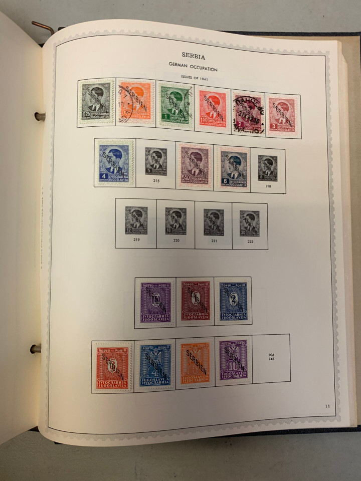 COLLECTION OF 16 SPECIALTY ALBUMS – 426323