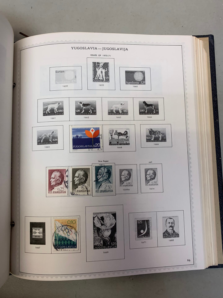 COLLECTION OF 16 SPECIALTY ALBUMS – 426323