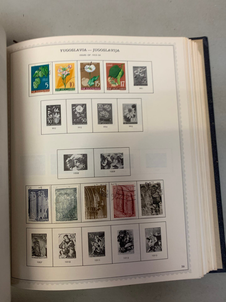 COLLECTION OF 16 SPECIALTY ALBUMS – 426323