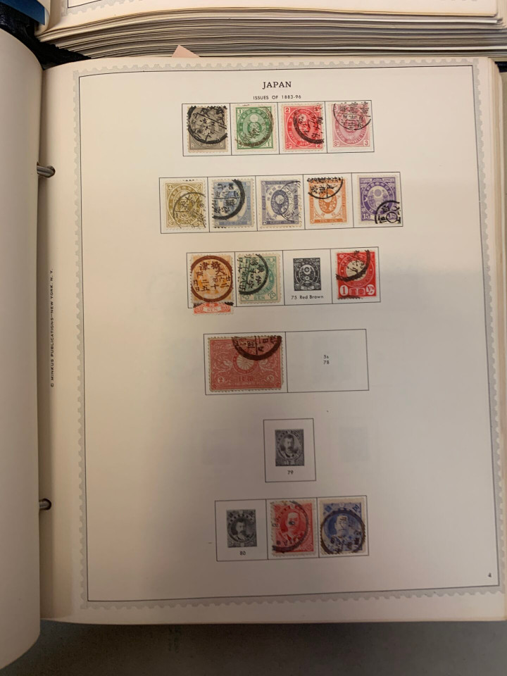 COLLECTION OF 16 SPECIALTY ALBUMS – 426323