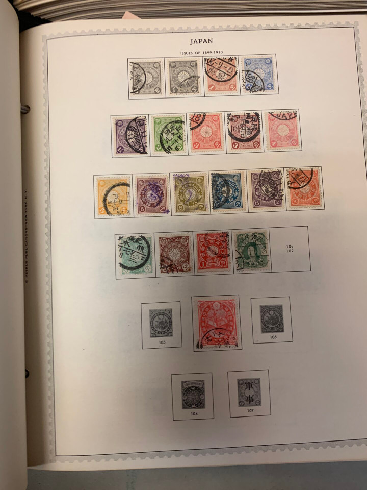 COLLECTION OF 16 SPECIALTY ALBUMS – 426323