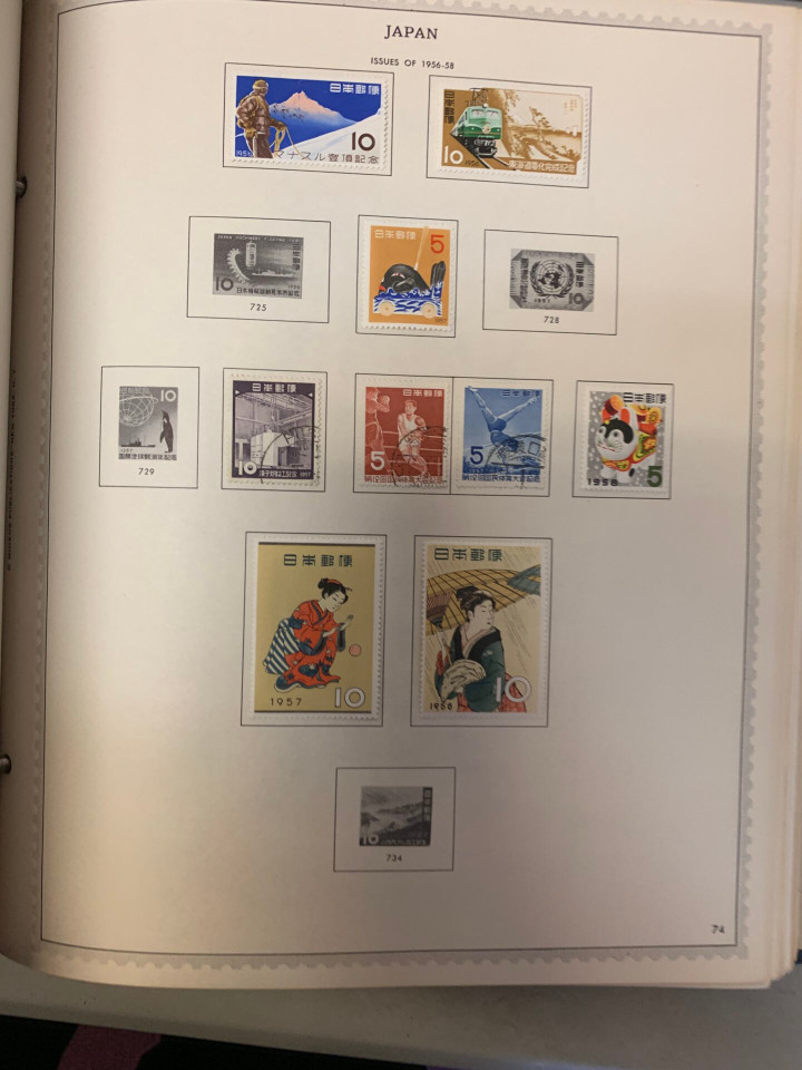 COLLECTION OF 16 SPECIALTY ALBUMS – 426323