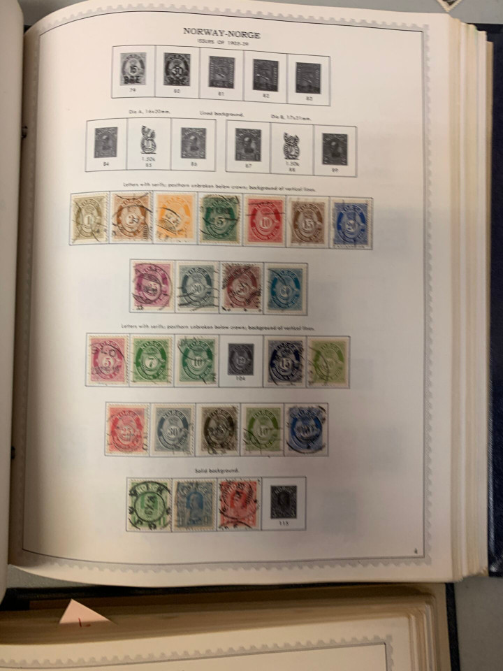 COLLECTION OF 16 SPECIALTY ALBUMS – 426323