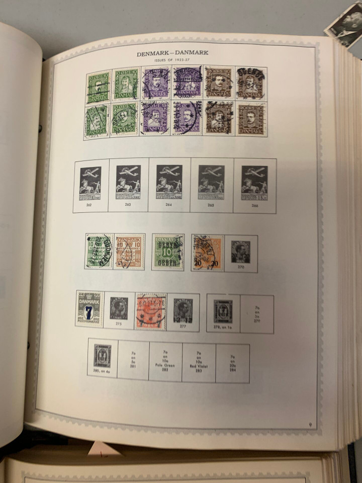 COLLECTION OF 16 SPECIALTY ALBUMS – 426323