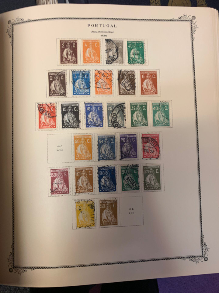 COLLECTION OF 16 SPECIALTY ALBUMS – 426323