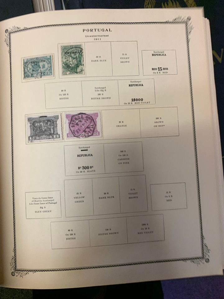 COLLECTION OF 16 SPECIALTY ALBUMS – 426323