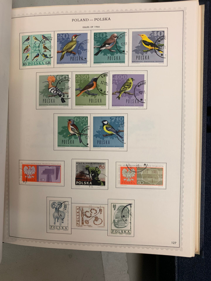 COLLECTION OF 16 SPECIALTY ALBUMS – 426323