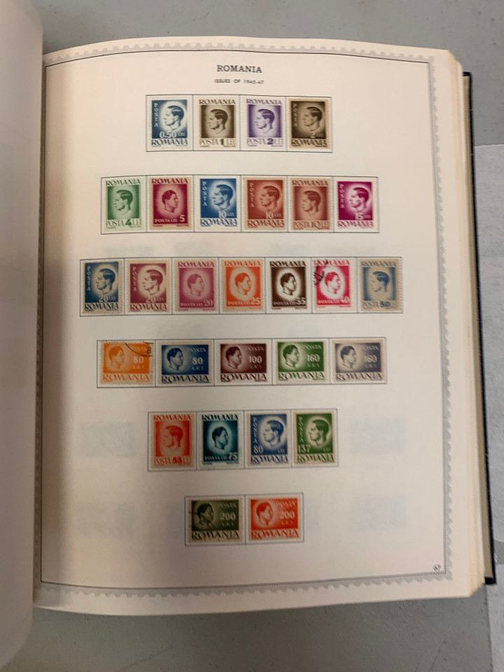 COLLECTION OF 16 SPECIALTY ALBUMS – 426323