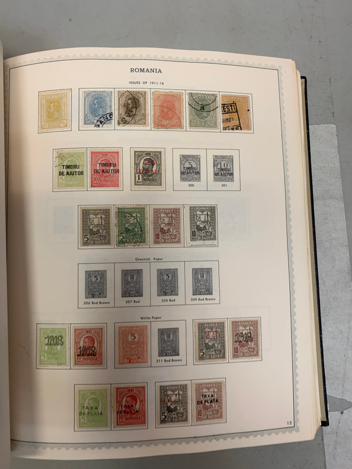 COLLECTION OF 16 SPECIALTY ALBUMS – 426323