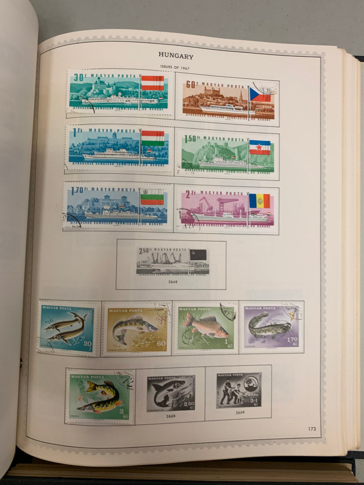 COLLECTION OF 16 SPECIALTY ALBUMS – 426323