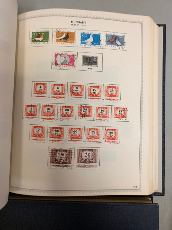 COLLECTION OF 16 SPECIALTY ALBUMS – 426323