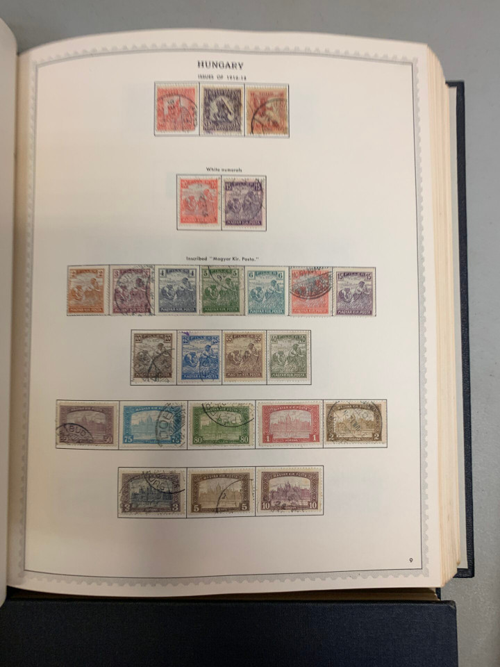 COLLECTION OF 16 SPECIALTY ALBUMS – 426323