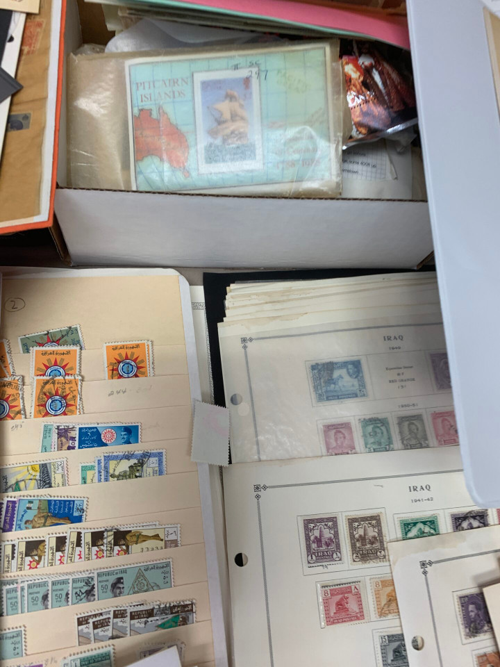 INTERNATIONAL SELECTION OF THOUSANDS INCLUDING TRIO OF VINTAGE SCOTT ALBUMS – 426038