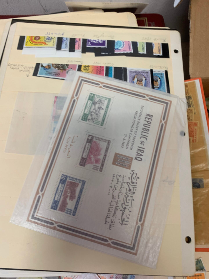 INTERNATIONAL SELECTION OF THOUSANDS INCLUDING TRIO OF VINTAGE SCOTT ALBUMS – 426038