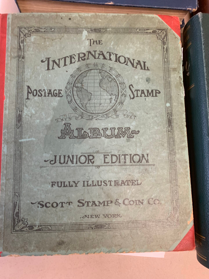 INTERNATIONAL SELECTION OF THOUSANDS INCLUDING TRIO OF VINTAGE SCOTT ALBUMS – 426038