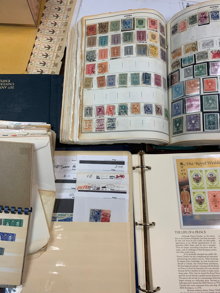 END OF YEAR CLEAR-OUT! – INTERNATIONAL SELECTION IN 4 LARGE CARTONS – 426121