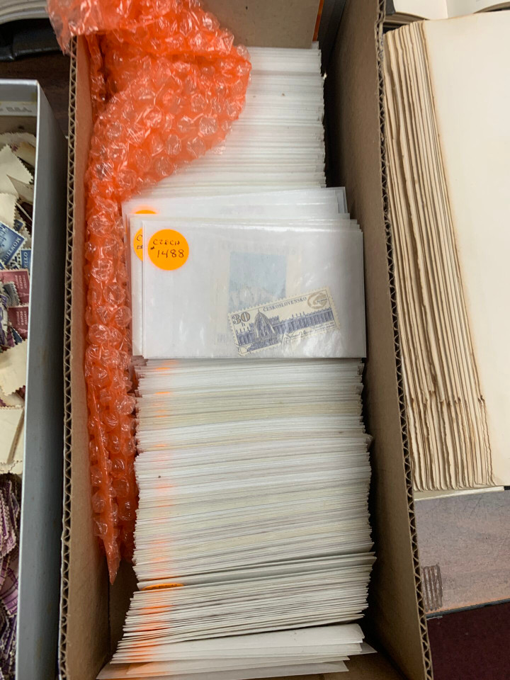 END OF YEAR CLEAR-OUT! – INTERNATIONAL SELECTION IN 3 LARGE CARTONS – 426528