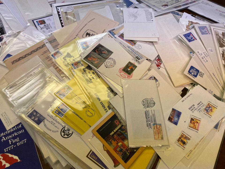 US MINT POSTAL ENVELOPES AND FIRST DAY COVERS - Three Boxes, 1,000+ Sleeved Covers, Mid-1980s to Early 2000s - 900201
