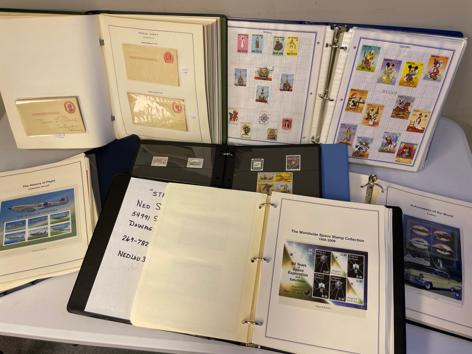 WORLDWIDE AND UN STAMPS AND POSTAL CARD LOT - 900204