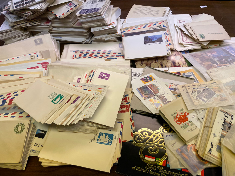 FIRST DAY COVERS, POSTAL CARDS AND STATIONERY AND UN STAMP LOT - 900209