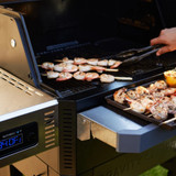 Gravity Series® 900 Digital Charcoal Grill + Smoker with Pizza Oven Bundle [Masterbuilt]