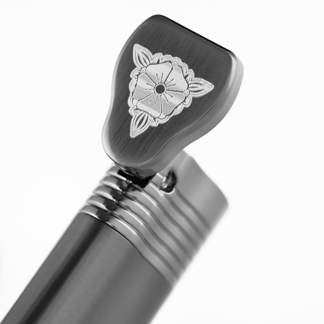 がたろ■5フラワー×3、ナイト×2■1800+1750×4=8800 Mayflower Triple Flame Torch Lighter with Gift Box