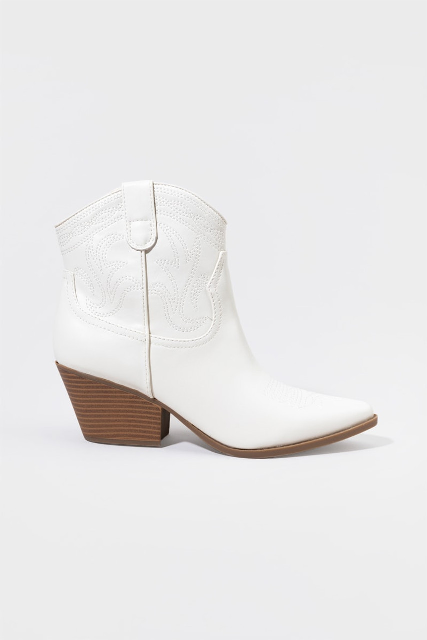 indigo rd. Alydia Contrasting Stitch Western Boots White