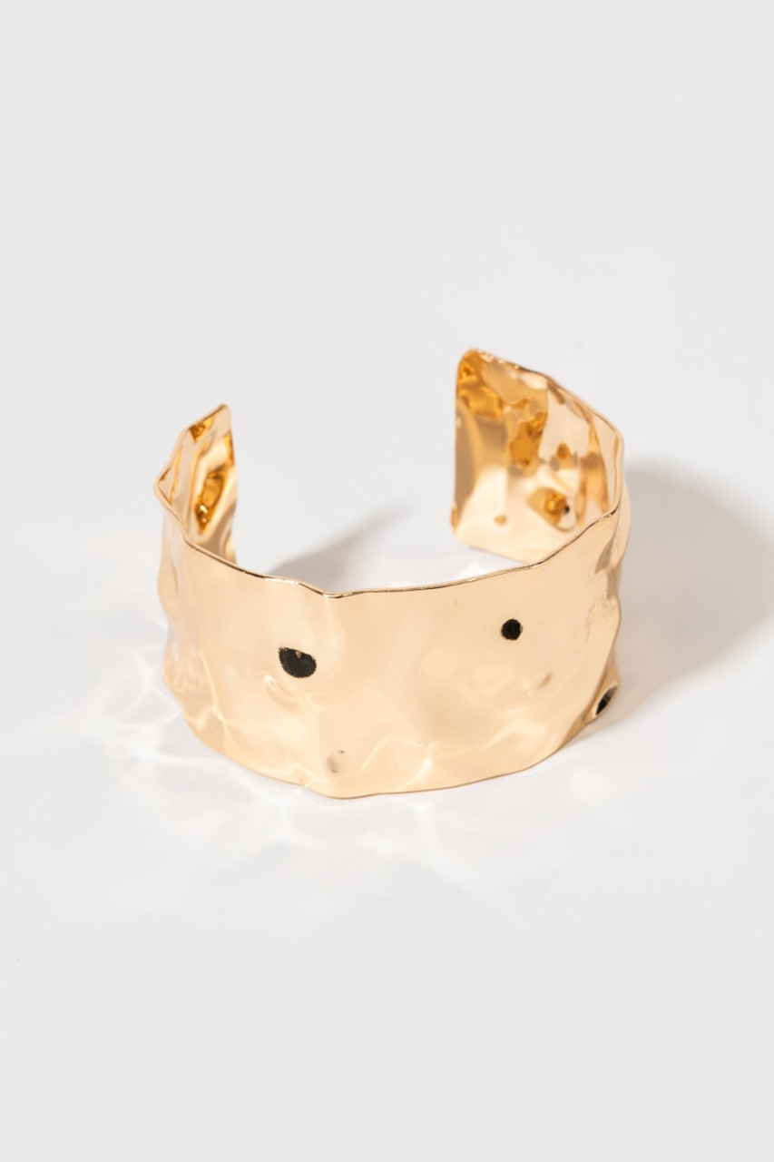 Hand Hammered Gold Bangle – Seoidín