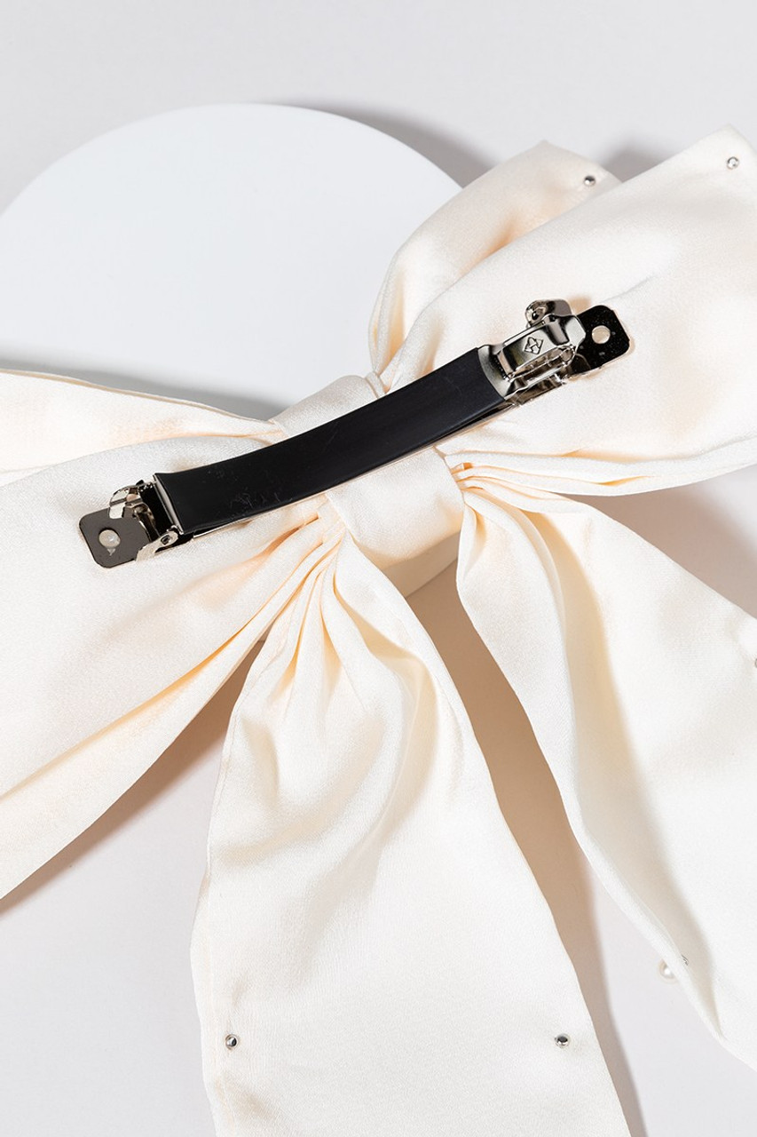 Lynda Pearl Bow With Tails | francesca's®