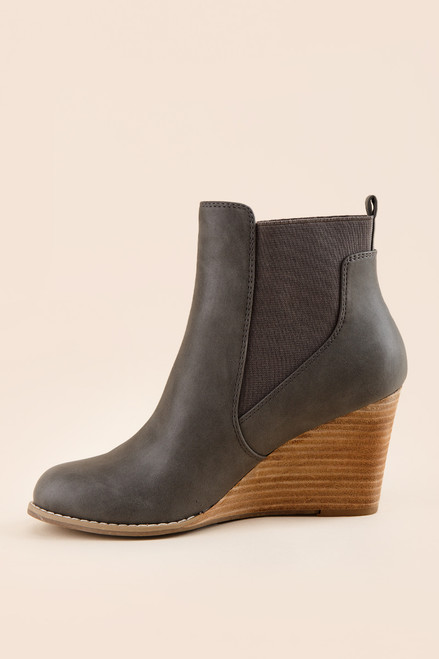 DV by Dolce Vita Gustine Wedge Booties