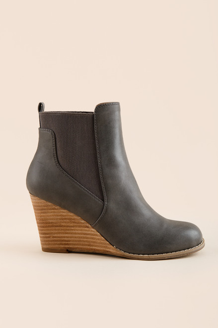 DV by Dolce Vita Gustine Wedge Booties