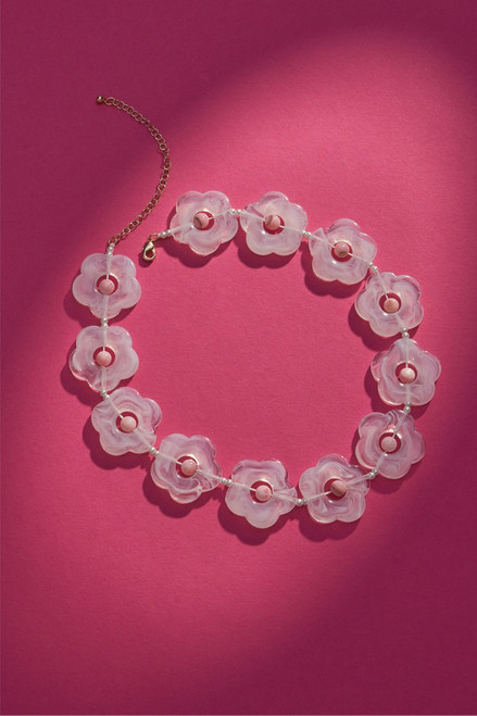 Luxe Resin Flower Pearl Necklace
