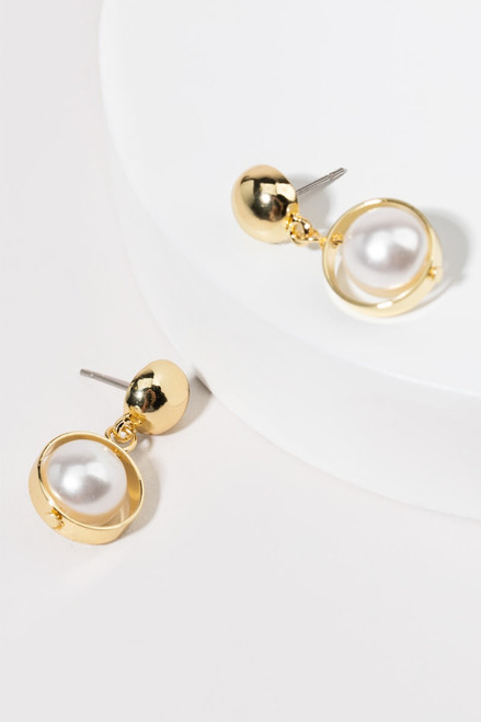 Kendra Pearl In Circle Drop Earrings