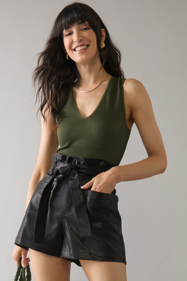 【G FORE】 VEGAN LEATHER SHORTS(WOMEN) /追跡付 Vegan Leather Shorts | GOLD – Sparkle City Co