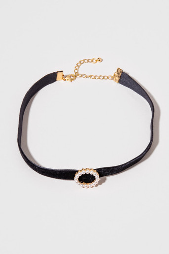 Francesca's Luxe Heart Velvet Ribbon Choker