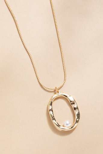 Kelly Textured Oval With Pearl Pendant Necklace