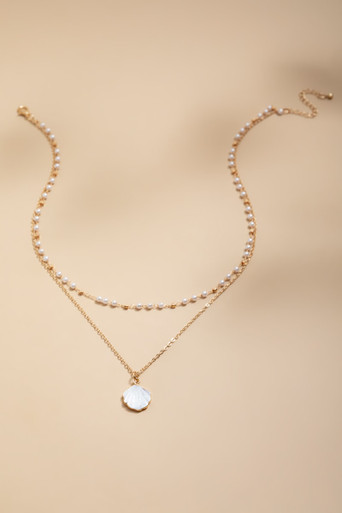 Hillary Shell Pendant Layered Necklace