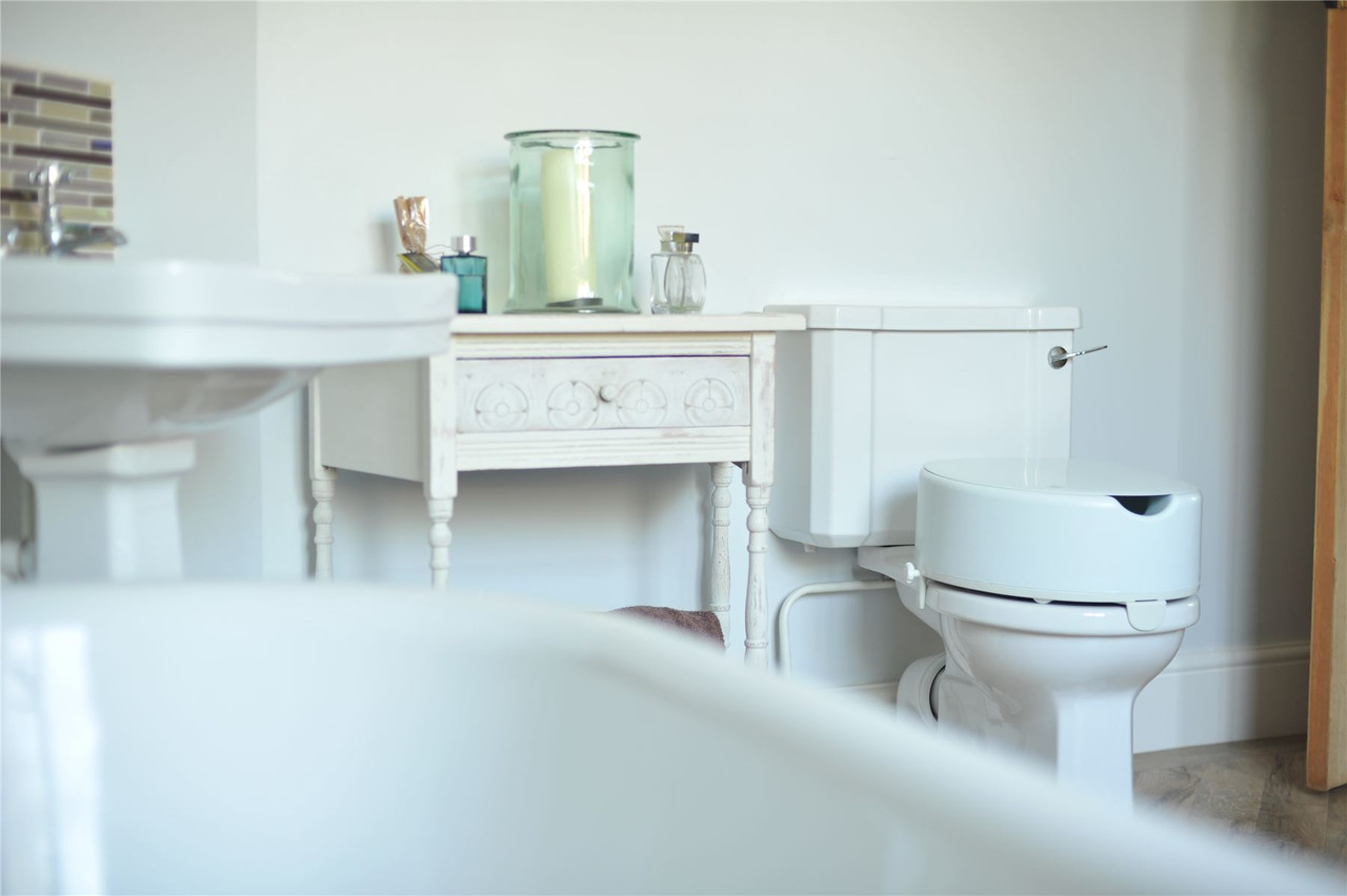 6'' (15cm) Serenity Bariatric (up to 34st) Raised Toilet Seat Raiser