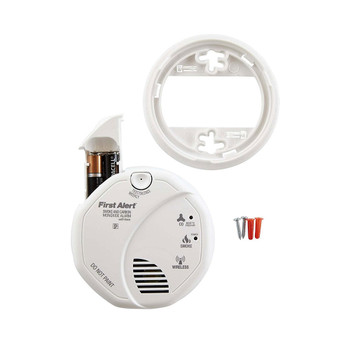 First Alert Wireless Interconnect Talking Battery Operated Smoke & Carbon Monoxide Alarm - SCO501CN-3ST First Alert Wireless Interconnect Talking Battery Operated Smoke & Carbon Monoxide Alarm - SCO501CN-3ST