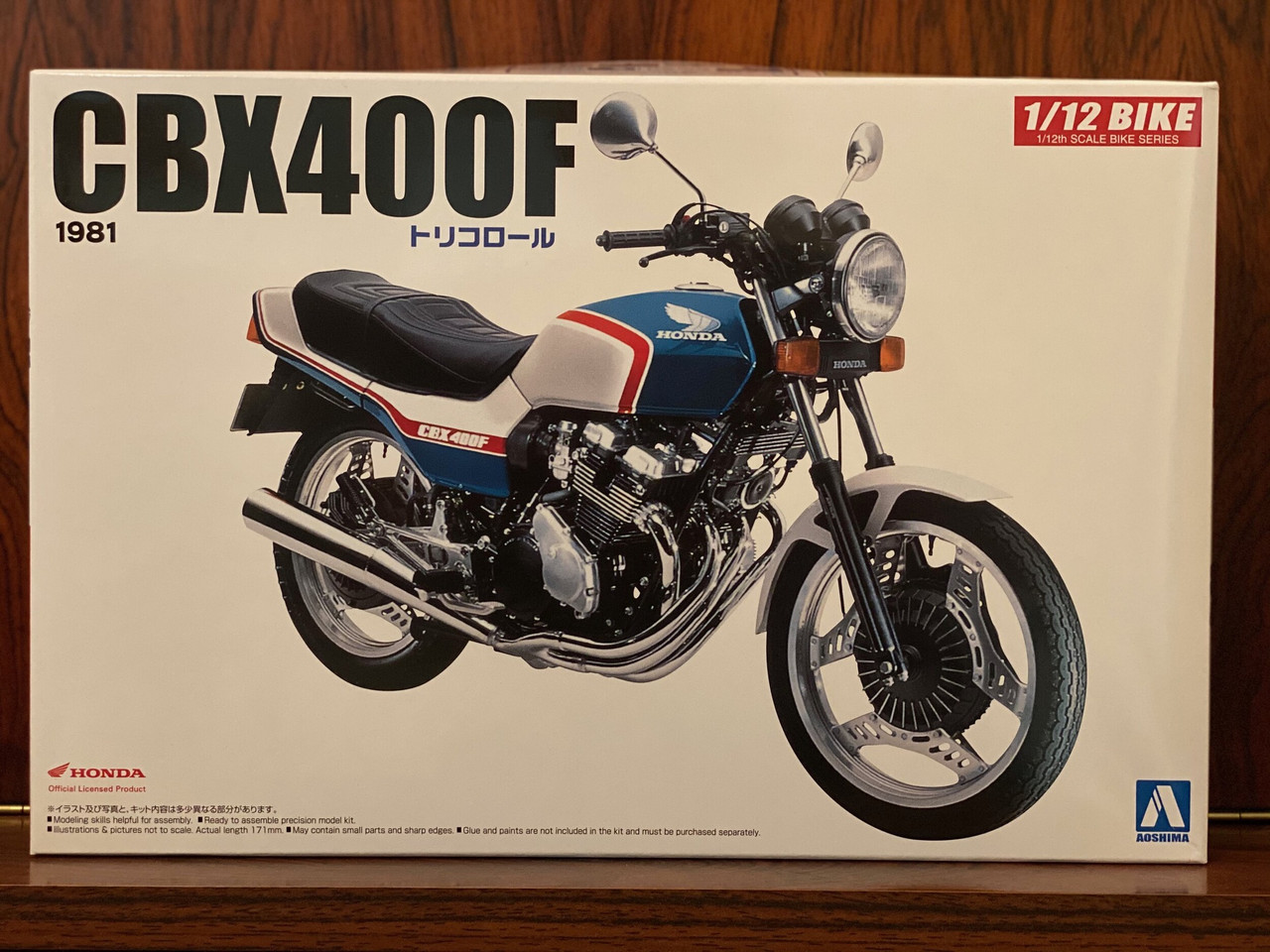 Aoshima #5297 1/12 1981 Honda CBX400F Tricolour - Bay Hobbies