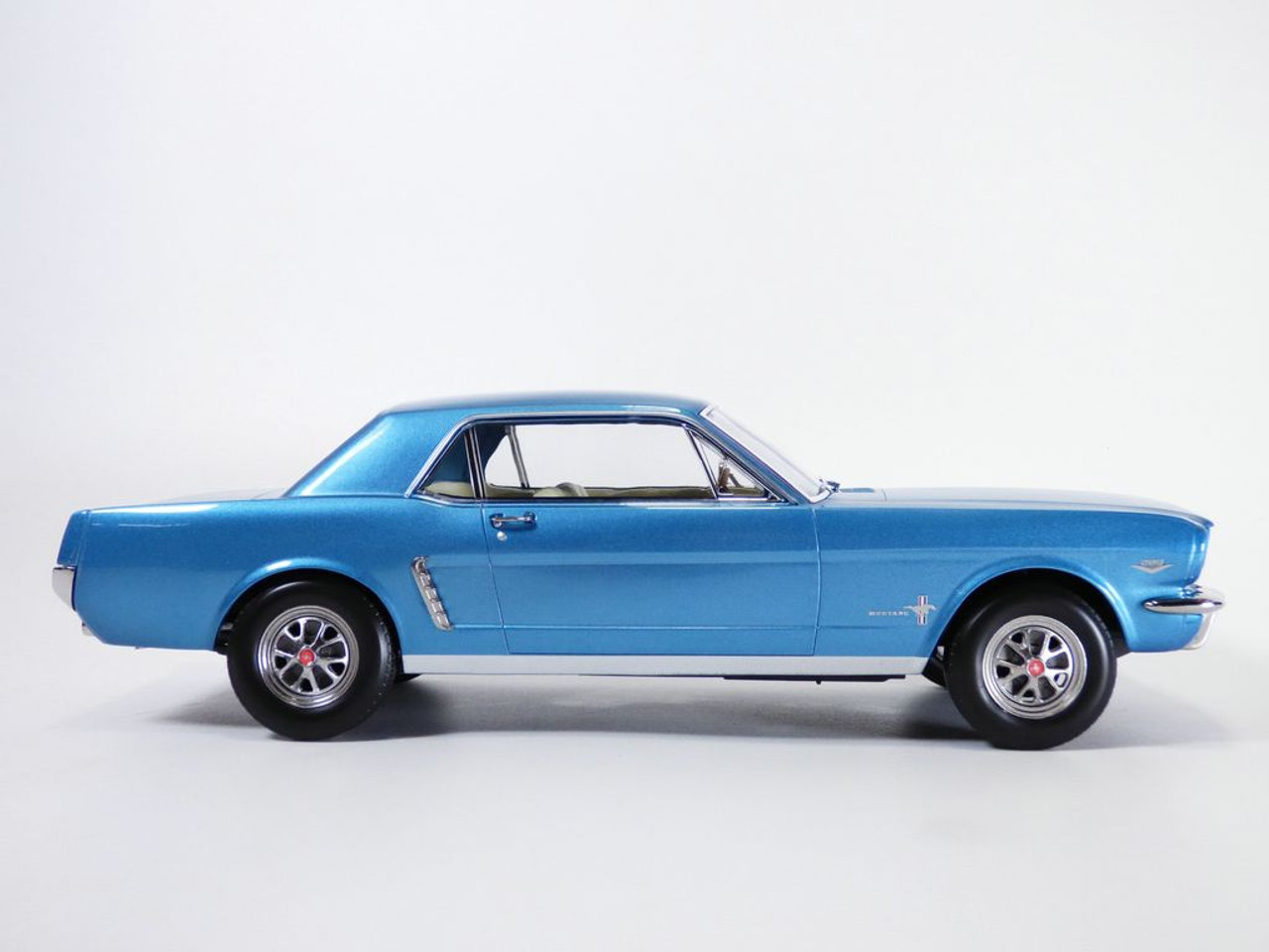 1/18 Norev 1965 Ford Mustang Hardtop Coupe (Turquoise Blue
