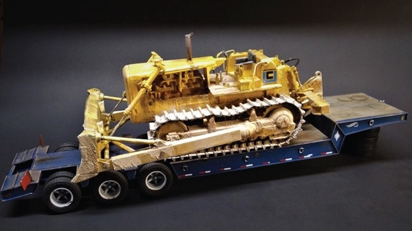 AMT #1218 1/25 Lowboy Trailer & Bulldozer Combo - Bay Hobbies