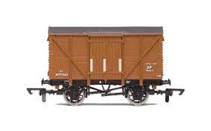 Hornby #R60028 OO BR Single Vent Van Hornby #R60028 OO BR Single Vent Van