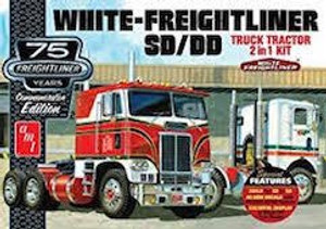 AMT #1046 1/25 White Freightliner 2n1