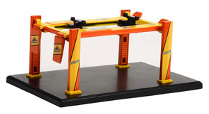 Greenlight #16150-A 1/64 Four Post Lift-ArmorAll Greenlight #16150-A 1/64 Four Post Lift-ArmorAll