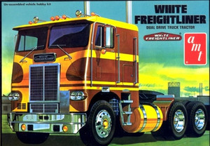 AMT # 620 1/25 White Freightliner