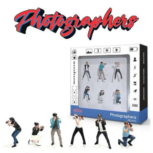 American Diorama #2414 1/64 Photographers American Diorama #2414 1/64 Photographers