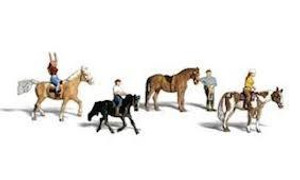 Scenic Accents # A1889 HO Horseback Riders