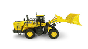 Universal Hobbies #UH8008U 1/50 Komatsu WA600 Universal Hobbies #UH8008U 1/50 Komatsu WA600