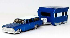 Maisto #15368 1/64 1962 Chevrolet Biscayne Wagon with Alameda Trailer